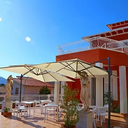 Edera לינה וארוחת בוקר