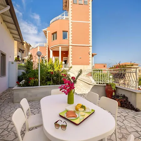 Edera לינה וארוחת בוקר 4*