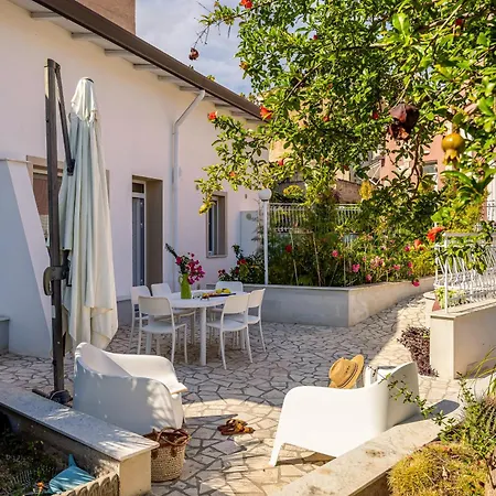 Edera לינה וארוחת בוקר 4*